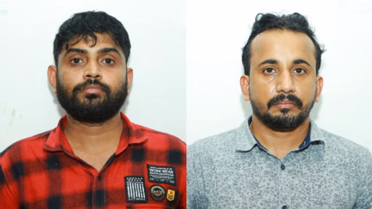 സഹപ്രവർത്തകയെ മദ്യം കലര്ത്തിയ ജ്യൂസ് നൽകി പീഡിപ്പിച്ചു, കൊല്ലുമെന്ന് തോക്ക് ചൂണ്ടി ഭീഷണി: രണ്ട് പേർ പിടിയിൽ സഹപ്രവർത്തകയെ മദ്യം കലര്ത്തിയ ജ്യൂസ് നൽകി പീഡിപ്പിച്ചു, കൊല്ലുമെന്ന് തോക്ക് ചൂണ്ടി ഭീഷണി: രണ്ട് പേർ പിടിയിൽ