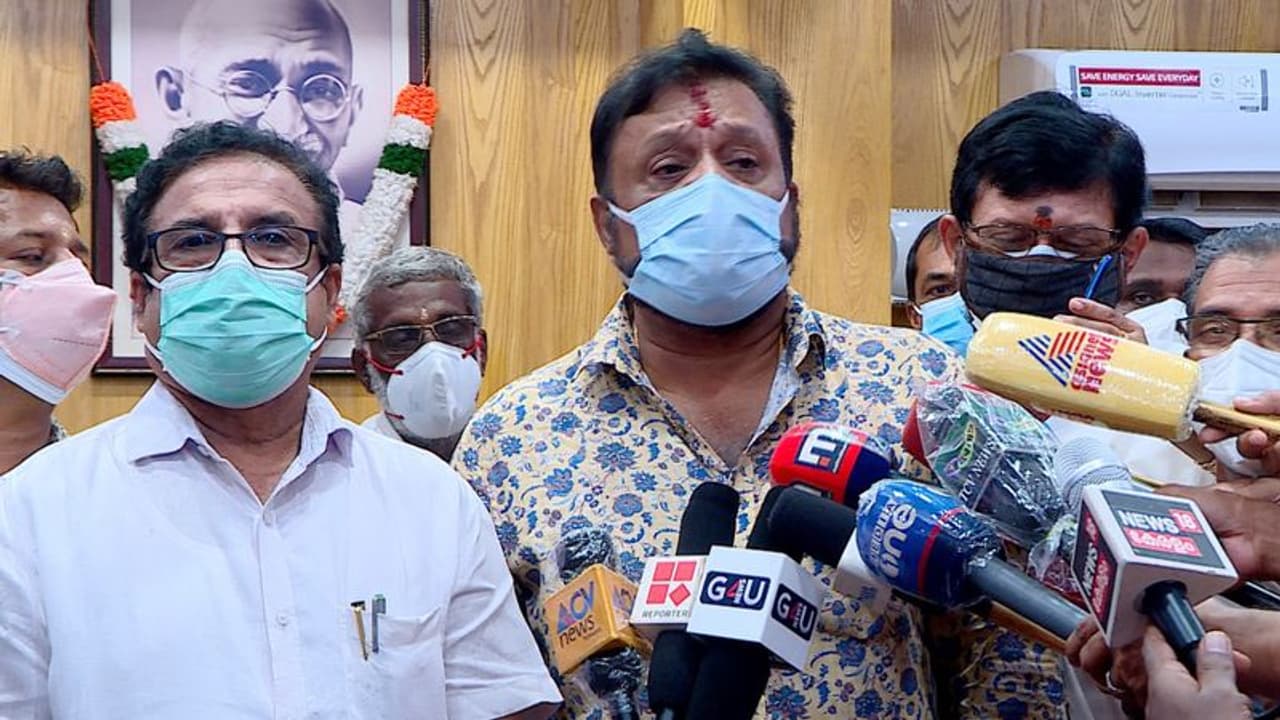 തോറ്റു, പക്ഷേ വാക്ക് മറന്നില്ല; ശക്തന് മാര്ക്കറ്റിനായി ഒരു കോടി രൂപയുടെ പദ്ധതിയുമായി സുരേഷ് ഗോപി തോറ്റു, പക്ഷേ വാക്ക് മറന്നില്ല; ശക്തന് മാര്ക്കറ്റിനായി ഒരു കോടി രൂപയുടെ പദ്ധതിയുമായി സുരേഷ് ഗോപി