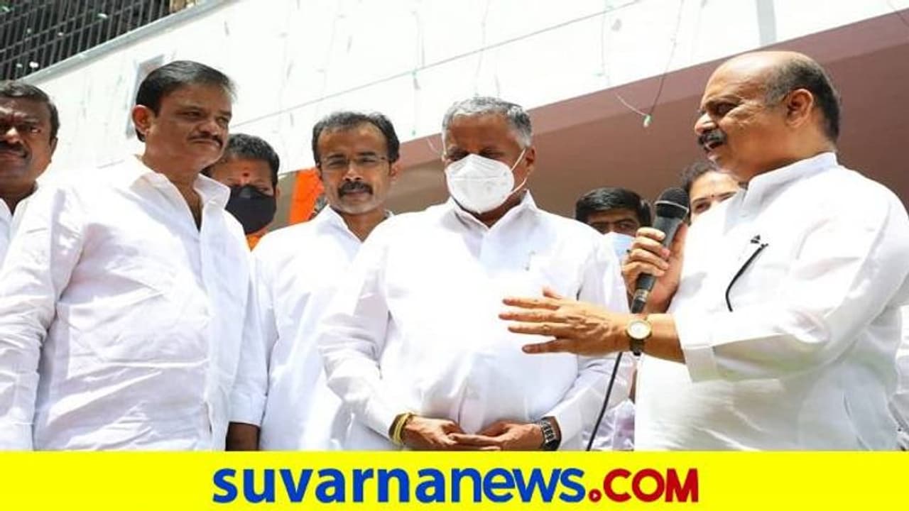 ಪೋಷಕರು ಖಾಸಗಿ ಶಾಲೆಯ ವ್ಯಾಮೋಹ ಬಿಡಬೇಕು: ಸಿಎಂ ಬೊಮ್ಮಾಯಿ