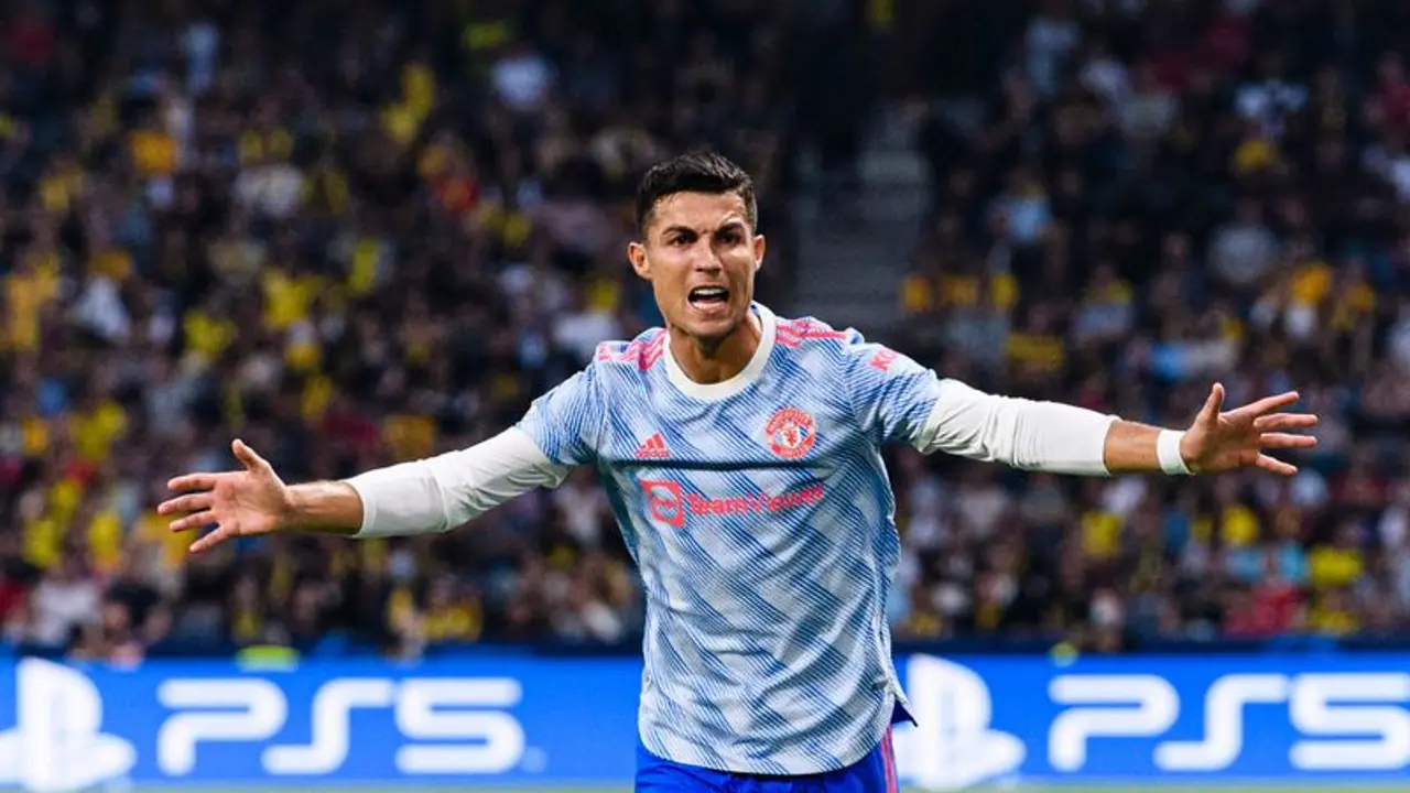 Cristiano Ronaldo equals major UEFA Champions League record, hits steward with the ball (Watch video) Cristiano Ronaldo equals major UEFA Champions League record, hits steward with the ball (Watch video)