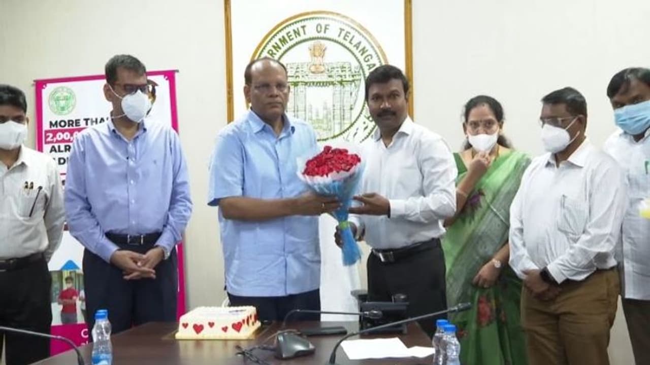 రెండు కోట్ల మందికి కరోనా వ్యాక్సిన్... మరో మైలురాయిని అందుకున్న తెలంగాణ (వీడియో) రెండు కోట్ల మందికి కరోనా వ్యాక్సిన్... మరో మైలురాయిని అందుకున్న తెలంగాణ (వీడియో)