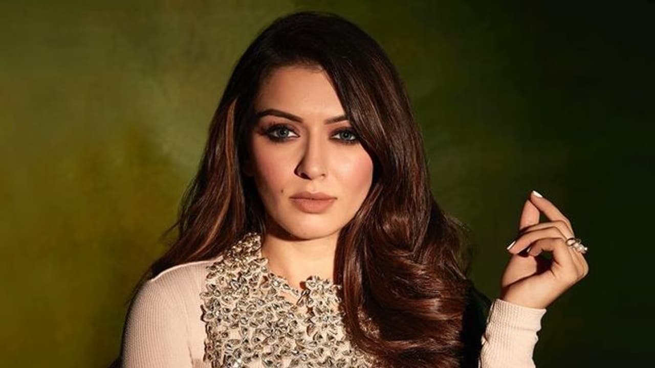 Skin Care: ট্যান দূর করতে মেনে চলুন হানসিকার টোটকা, জেনে নিন কী করেন নায়িকা Skin Care: ট্যান দূর করতে মেনে চলুন হানসিকার টোটকা, জেনে নিন কী করেন নায়িকা