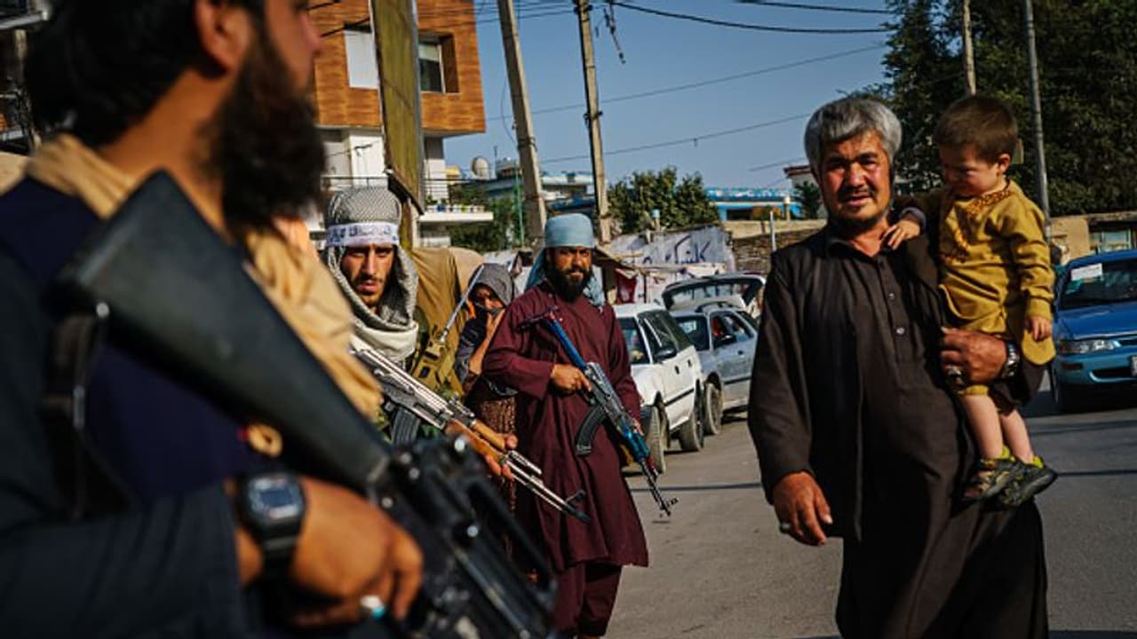 Afghanistan Blast: তালিবানদের লক্ষ্য করে হামলা, পরপর তিনটি বিস্ফোরণে কেঁপে উঠল জালালাবাদ Afghanistan Blast: তালিবানদের লক্ষ্য করে হামলা, পরপর তিনটি বিস্ফোরণে কেঁপে উঠল জালালাবাদ
