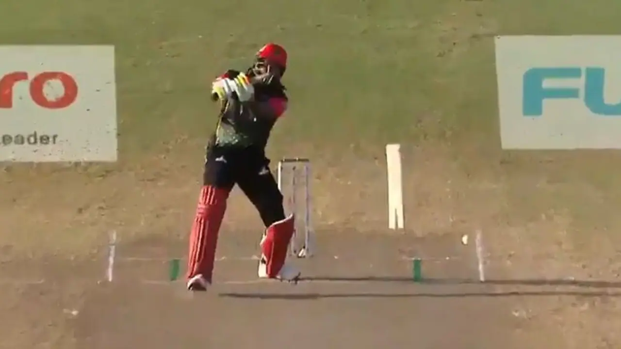 দুরন্ত গতির বলে ভেঙে ২ টুকরো গেইলের ব্যাট, দেখুন ভাইরাল ভিডিও দুরন্ত গতির বলে ভেঙে ২ টুকরো গেইলের ব্যাট, দেখুন ভাইরাল ভিডিও