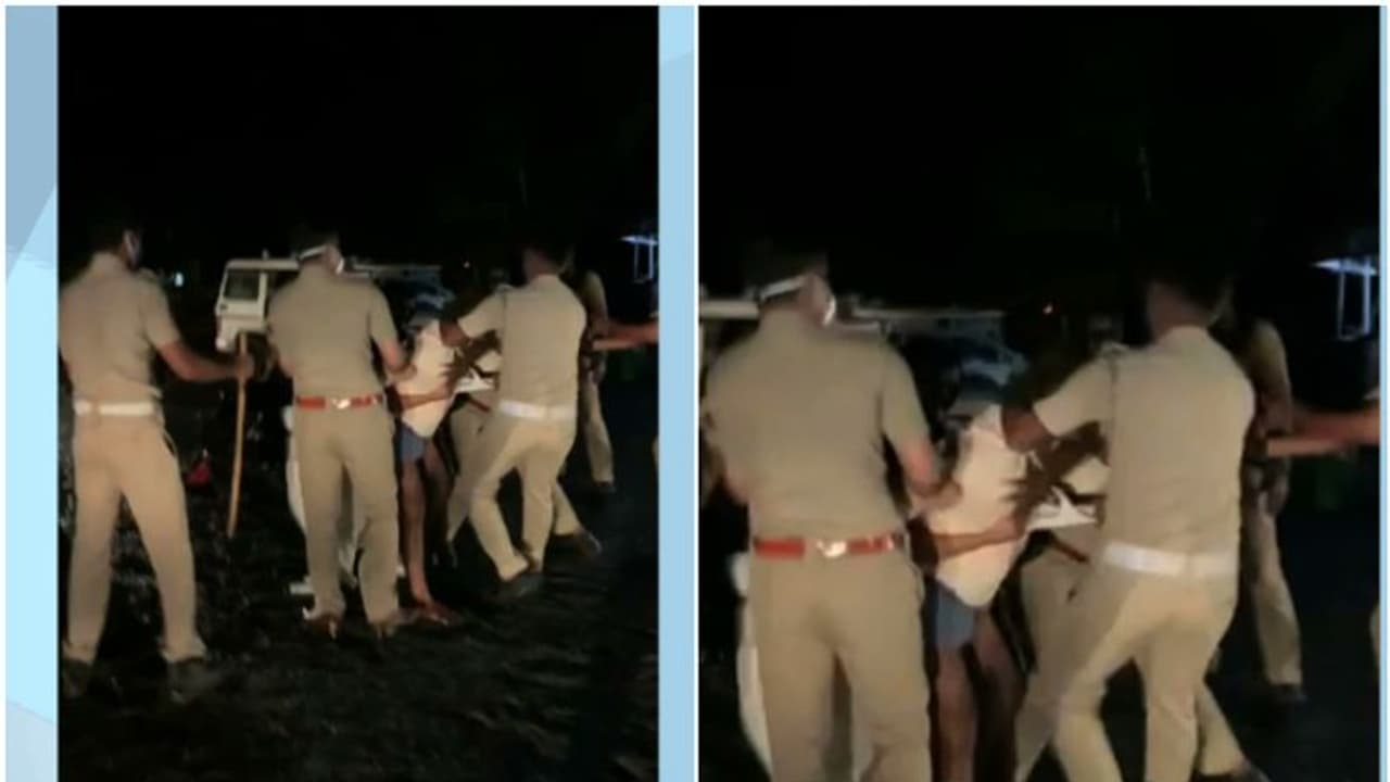 ഹോട്ടല് അടപ്പിക്കാന് ശ്രമിക്കുന്നതിനിടെ സംഘര്ഷം; ബേക്കല് എസ്ഐക്ക് പരിക്കേറ്റു ഹോട്ടല് അടപ്പിക്കാന് ശ്രമിക്കുന്നതിനിടെ സംഘര്ഷം; ബേക്കല് എസ്ഐക്ക് പരിക്കേറ്റു