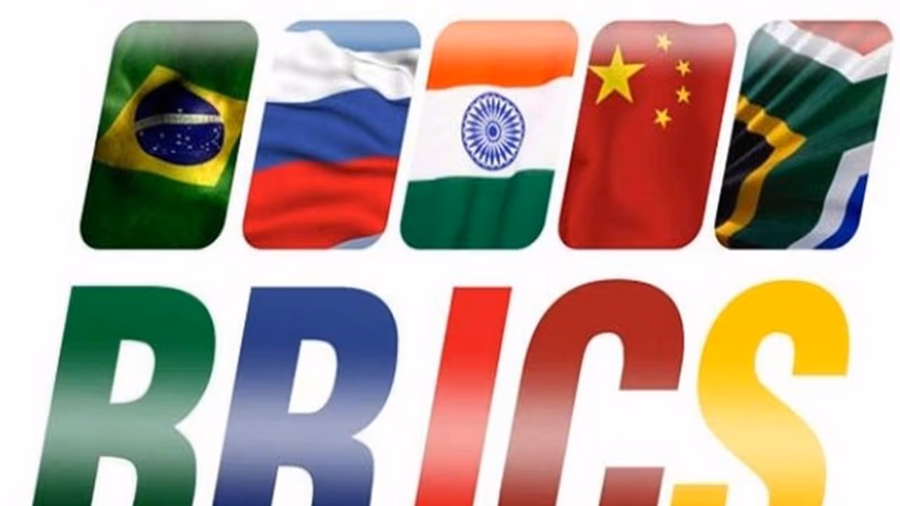ಭಾರತೀಯ ಕರೆನ್ಸಿಯಲ್ಲೇ ಸಾಲ ನೀಡಲಿದೆ ಬ್ರಿಕ್ಸ್ ಬ್ಯಾಂಕ್; ಅಕ್ಟೋಬರ್ ವೇಳೆಗೆ ಬರಲಿದೆ ರೂಪಾಯಿ ಬಾಂಡ್ 
