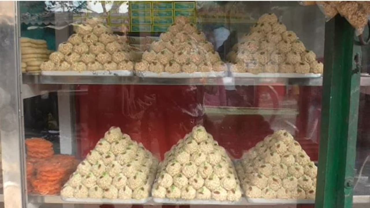 জয়নগরের মোয়াকে জনপ্রিয় করতে উদ্যোগ, পাওয়া যাবে পোস্ট অফিসের খামেও