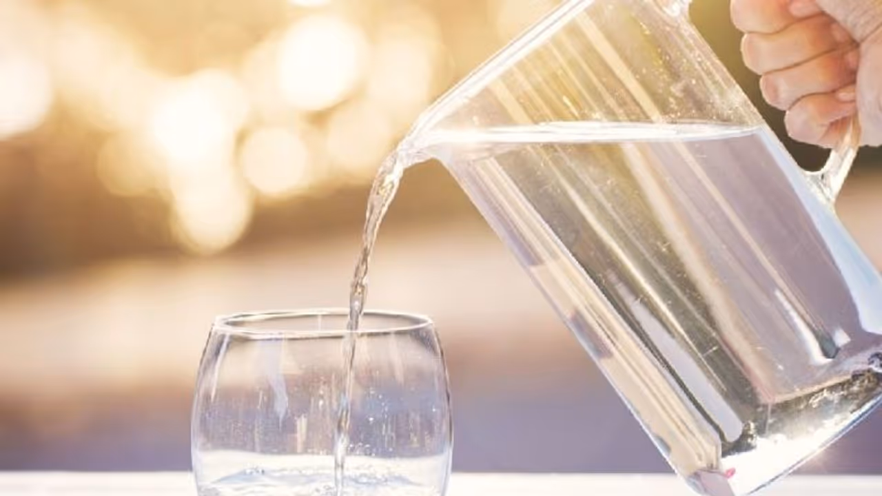 'കുടി ഓവര്' ആകേണ്ട; ഈ വീഡിയോ ഒന്ന് കണ്ടുനോക്കൂ... 'കുടി ഓവര്' ആകേണ്ട; ഈ വീഡിയോ ഒന്ന് കണ്ടുനോക്കൂ...