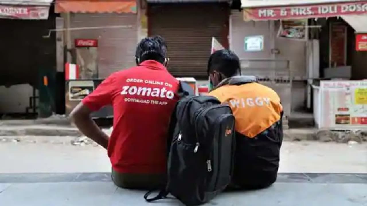 ഓൺലൈൻ ഫുഡ്; ഭക്ഷണ വിതരണക്കമ്പനികൾക്ക് ജിഎസ്ടി ഏർപ്പെടുത്താൻ നിർദ്ദേശം