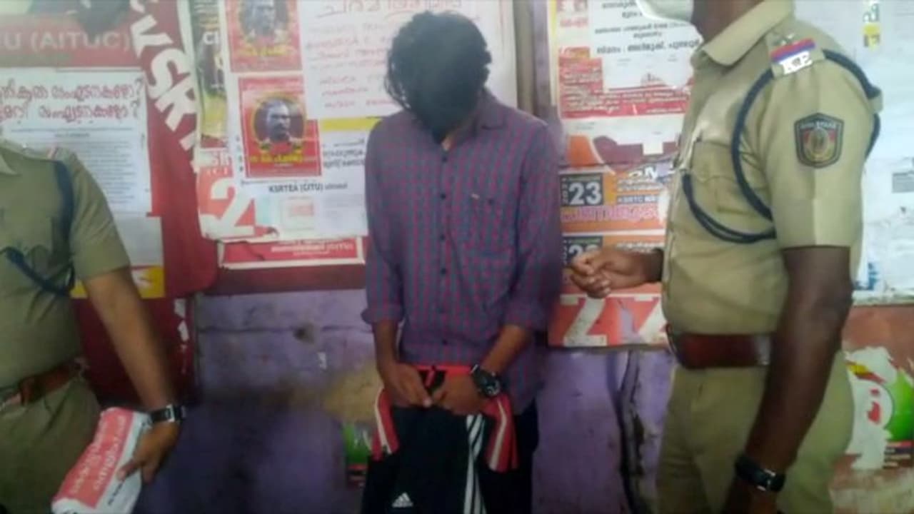 കഞ്ചാവുമായി എഞ്ചിനീയറിംഗ് വിദ്യാർത്ഥി അറസ്റ്റിൽ കഞ്ചാവുമായി എഞ്ചിനീയറിംഗ് വിദ്യാർത്ഥി അറസ്റ്റിൽ