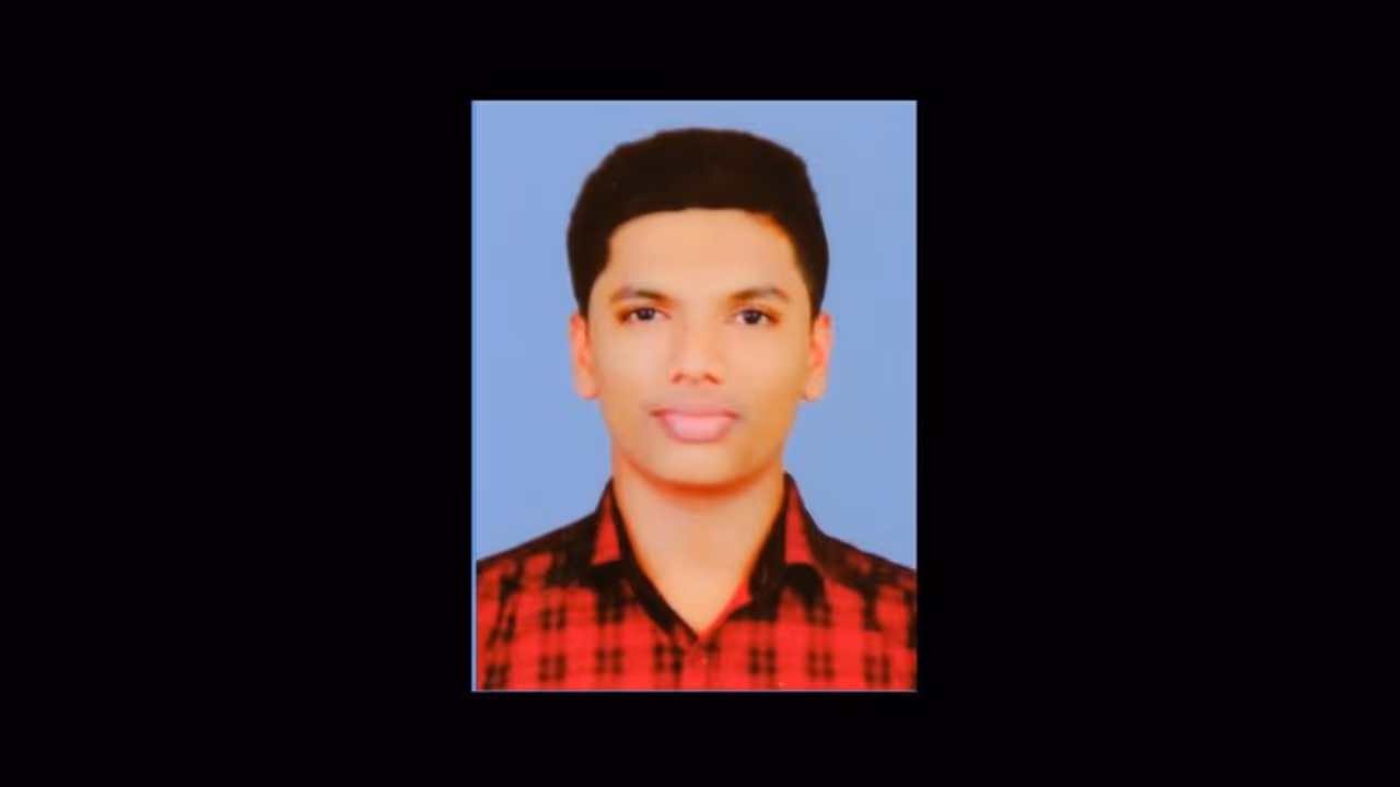 തൃശ്ശൂരിലെ പ്ലസ് വൺ വിദ്യാർത്ഥി അമൽകൃഷ്ണയുടെ മരണത്തിൽ ദുരൂഹതയുണ്ടെന്ന് അമ്മ ശിൽപ