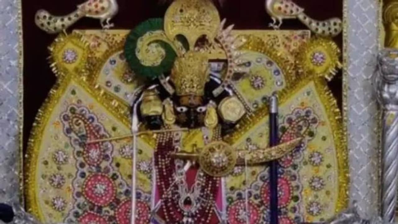 പണവും സ്വർണാഭരണങ്ങളും സ്വർണ ബിസ്ക്കറ്റും വരെ സമർപ്പിക്കപ്പെടുന്ന ഒരു ക്ഷേത്രം, കിട്ടുന്നത് കോടിക്കണക്കിന് രൂപ പണവും സ്വർണാഭരണങ്ങളും സ്വർണ ബിസ്ക്കറ്റും വരെ സമർപ്പിക്കപ്പെടുന്ന ഒരു ക്ഷേത്രം, കിട്ടുന്നത് കോടിക്കണക്കിന് രൂപ