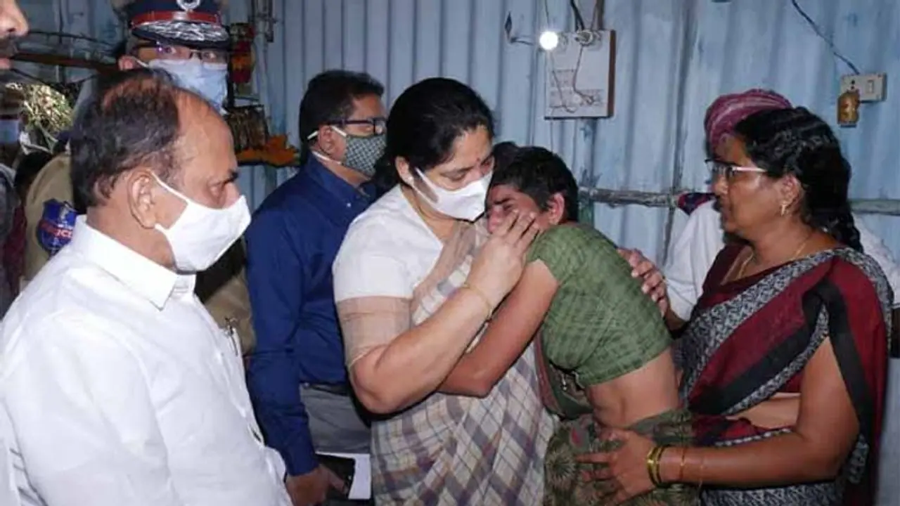 డెడ్బాడీని మాకు చూపాలి, అతను రాజో కాదో గుర్తిస్తాం: సైదాబాద్ ఘటనలో హత్యకు గురైన బాలిక తండ్రి డెడ్బాడీని మాకు చూపాలి, అతను రాజో కాదో గుర్తిస్తాం: సైదాబాద్ ఘటనలో హత్యకు గురైన బాలిక తండ్రి