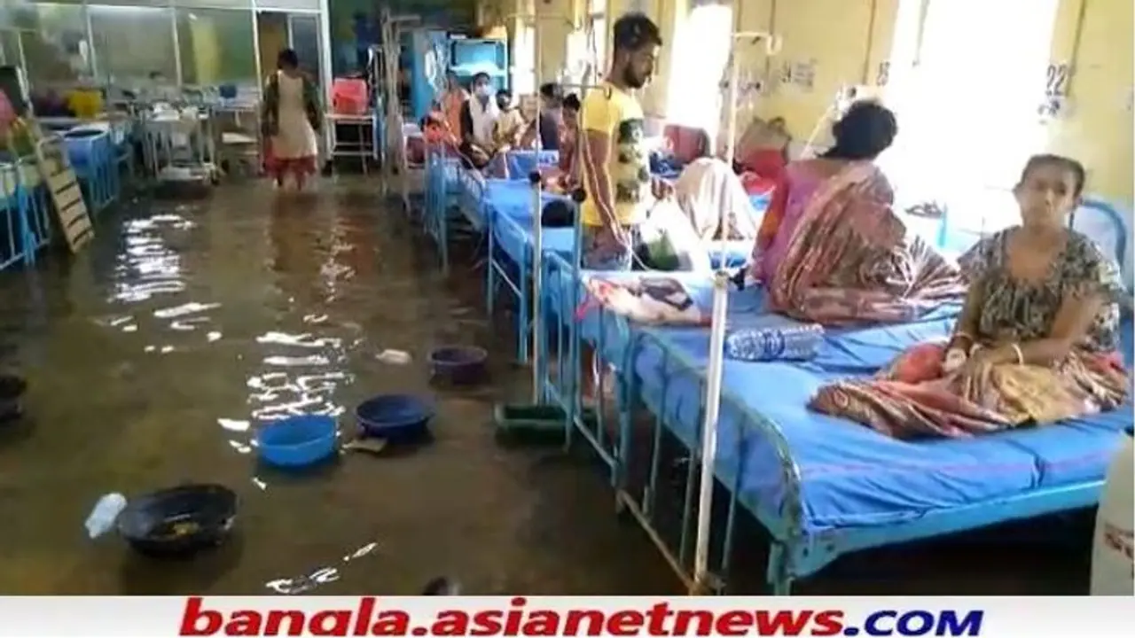 ভাসছে মল মূত্রের গামলা, রাতে আসছে সাপ, বৃষ্টিতে নরক যন্ত্রনায় পানিহাটি সরকারি হাসপাতালের রোগীরা ভাসছে মল মূত্রের গামলা, রাতে আসছে সাপ, বৃষ্টিতে নরক যন্ত্রনায় পানিহাটি সরকারি হাসপাতালের রোগীরা