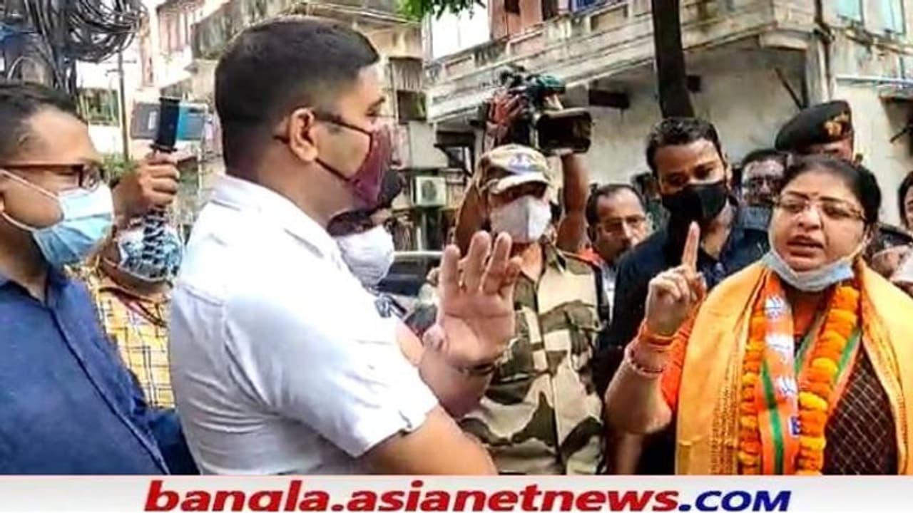 Bhabanipur By Election: 'ভিড় বাড়াচ্ছে পুলিশ', কমিশনের ইস্যু তুলে বিস্ফোরক প্রিয়াঙ্কা Bhabanipur By Election: 'ভিড় বাড়াচ্ছে পুলিশ', কমিশনের ইস্যু তুলে বিস্ফোরক প্রিয়াঙ্কা
