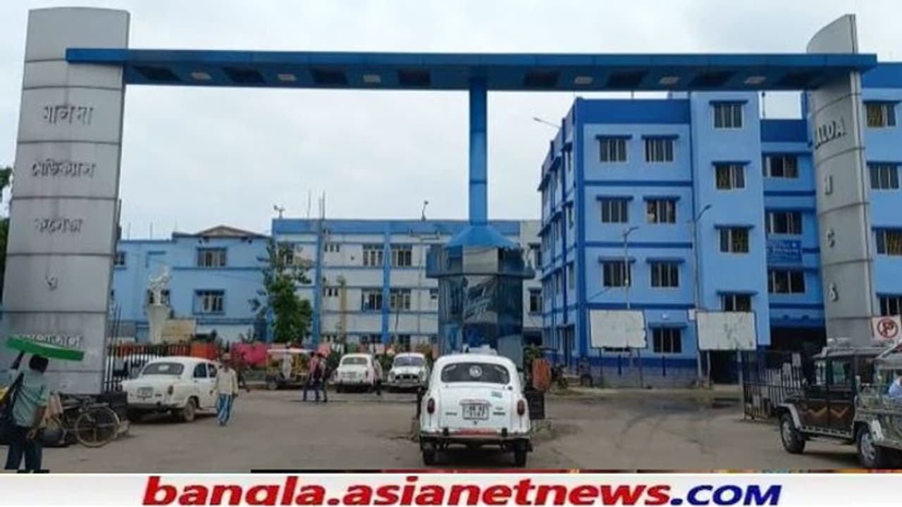 Malda: অজানা জ্বরে ফের আরও ১ শিশুর মৃত্যু, আজই মালদহে যাচ্ছে স্বাস্থ্য দফতরের প্রতিনিধি দল Malda: অজানা জ্বরে ফের আরও ১ শিশুর মৃত্যু, আজই মালদহে যাচ্ছে স্বাস্থ্য দফতরের প্রতিনিধি দল