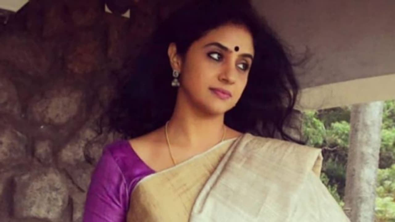 ഫേസ്ബുക്ക് അക്കൗണ്ട് ഹാക്ക് ചെയ്യപ്പെട്ടെന്ന് മേതില് ദേവിക ഫേസ്ബുക്ക് അക്കൗണ്ട് ഹാക്ക് ചെയ്യപ്പെട്ടെന്ന് മേതില് ദേവിക