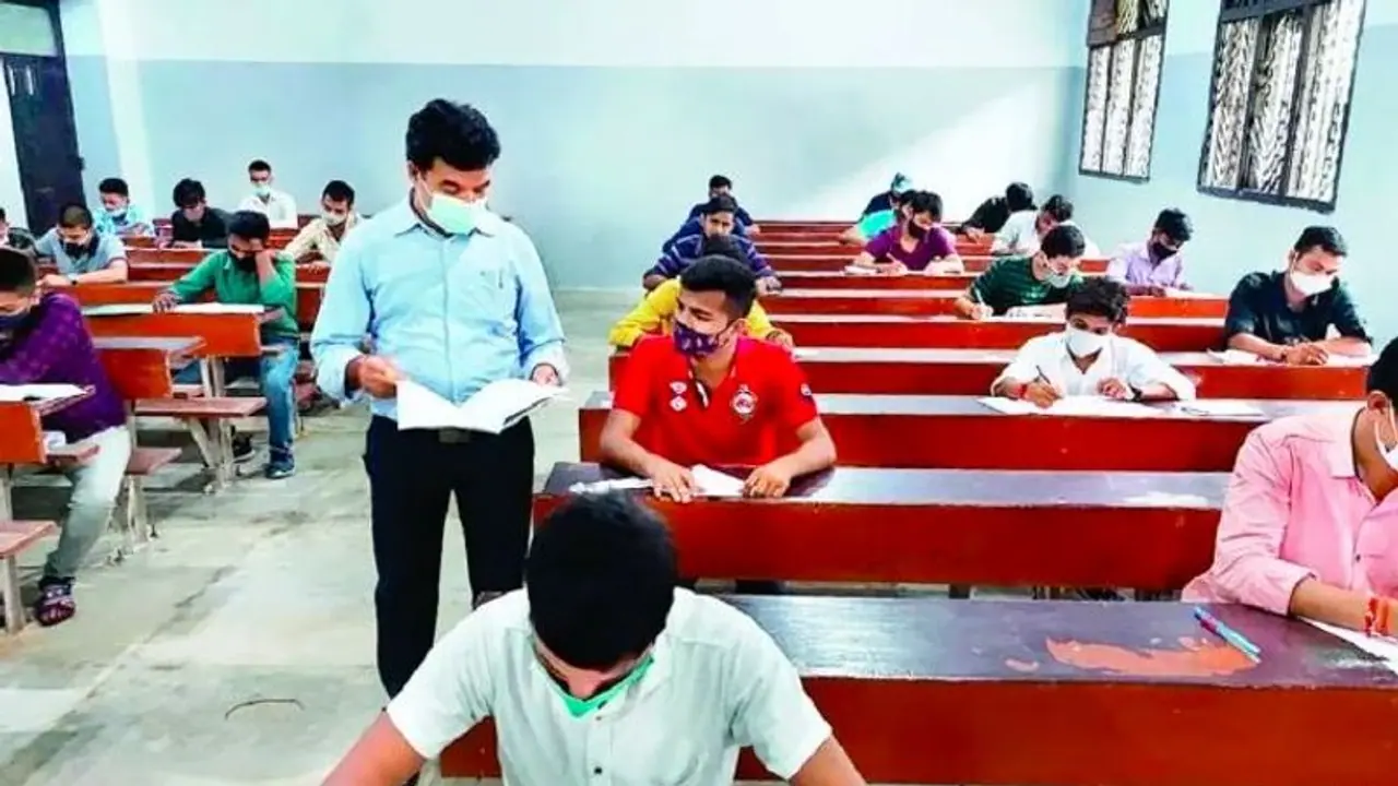 PSI Recuritment Scam ಪಿಎಸ್ಐ ಬೆನ್ನಲ್ಲೇ 1200 ಪ್ರಾಧ್ಯಾಪಕರ ನೇಮಕದಲ್ಲೂ ಅಕ್ರಮ? PSI Recuritment Scam ಪಿಎಸ್ಐ ಬೆನ್ನಲ್ಲೇ 1200 ಪ್ರಾಧ್ಯಾಪಕರ ನೇಮಕದಲ್ಲೂ ಅಕ್ರಮ?