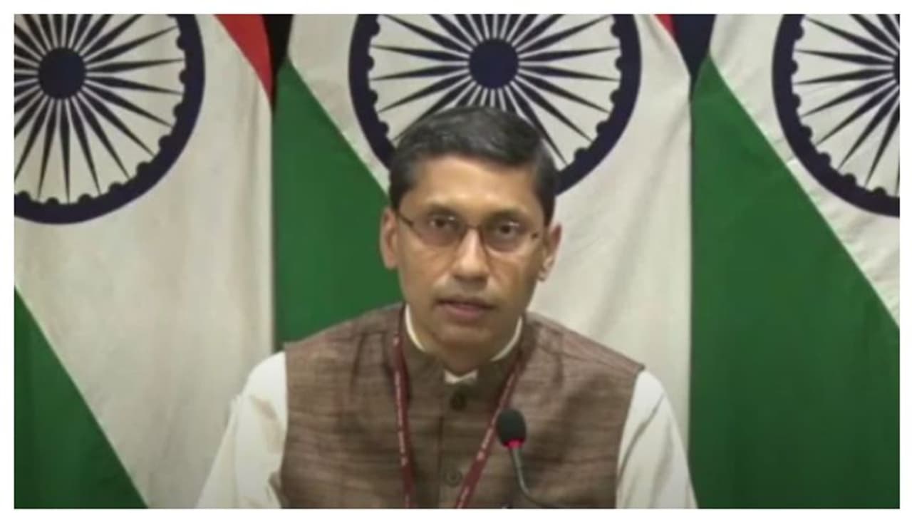 MEA reacts to OIC : "ನಿಮ್ಮ ಗೌರವವನ್ನು ನೀವೇ ಹಾಳುಮಾಡಿಕೊಳ್ತಿದ್ದೀರಿ", ಹಿಜಾಬ್ ವಿಚಾರದಲ್ಲಿ ಭಾರತದ ಎಚ್ಚರಿಕೆ MEA reacts to OIC : "ನಿಮ್ಮ ಗೌರವವನ್ನು ನೀವೇ ಹಾಳುಮಾಡಿಕೊಳ್ತಿದ್ದೀರಿ", ಹಿಜಾಬ್ ವಿಚಾರದಲ್ಲಿ ಭಾರತದ ಎಚ್ಚರಿಕೆ
