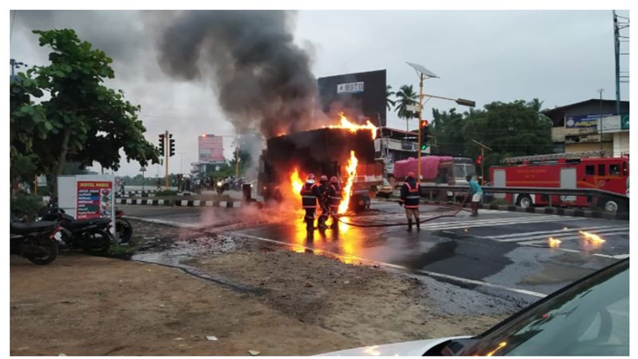 కృష్ణాజిల్లా: లారీలో మంటలు.. లోపల కెమికల్స్, జాతీయ రహదారిపై భారీగా ట్రాఫిక్ జాం