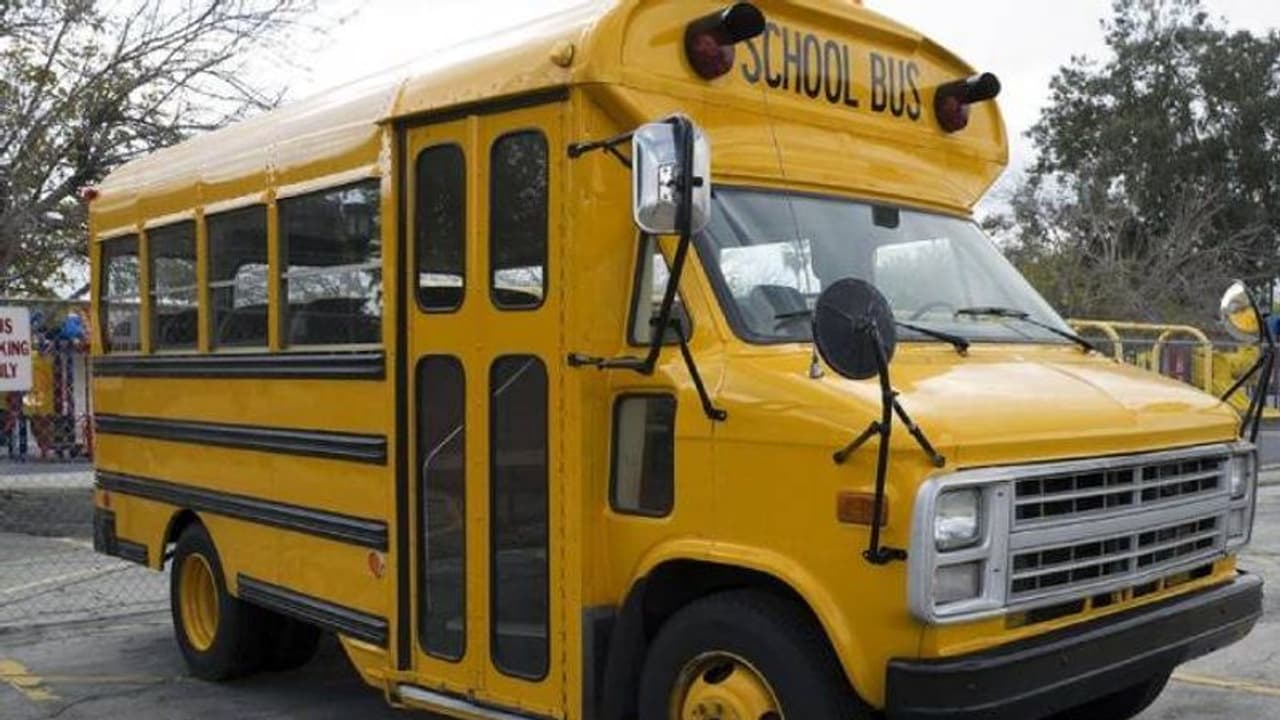 അധ്യാപിക അനുമതിയില്ലാതെ വിദ്യാർത്ഥിനിയുടെ മുടി മുറിച്ചു, ഏഴ് കോടി നഷ്ടപരിഹാരം ആവശ്യപ്പെട്ട് കേസ് അധ്യാപിക അനുമതിയില്ലാതെ വിദ്യാർത്ഥിനിയുടെ മുടി മുറിച്ചു, ഏഴ് കോടി നഷ്ടപരിഹാരം ആവശ്യപ്പെട്ട് കേസ്