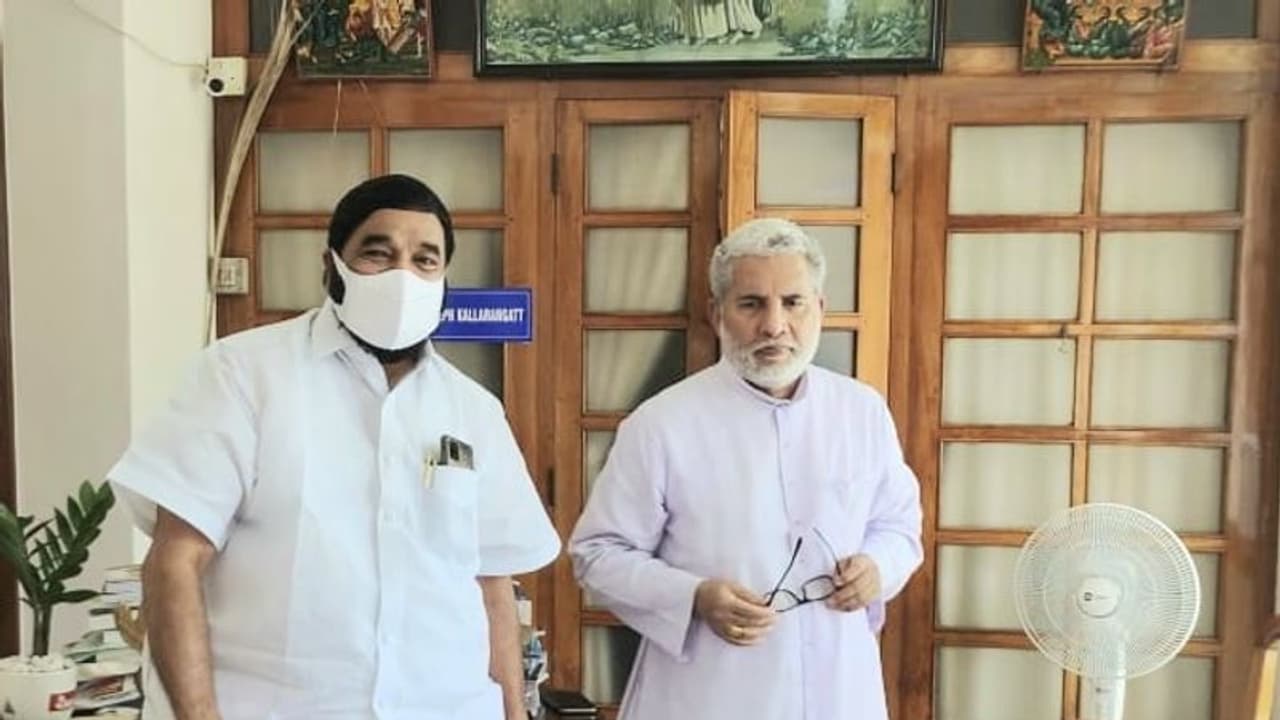 പാലാ ബിഷപ്പിനെ പുകഴ്ത്തി മന്ത്രി വിഎൻ വാസവന് വീണ്ടും; 'പുണ്യ ഗ്രന്ഥങ്ങളിൽ അഗാധ പാണ്ഡിത്യമുള്ള വ്യക്തി' പാലാ ബിഷപ്പിനെ പുകഴ്ത്തി മന്ത്രി വിഎൻ വാസവന് വീണ്ടും; 'പുണ്യ ഗ്രന്ഥങ്ങളിൽ അഗാധ പാണ്ഡിത്യമുള്ള വ്യക്തി'