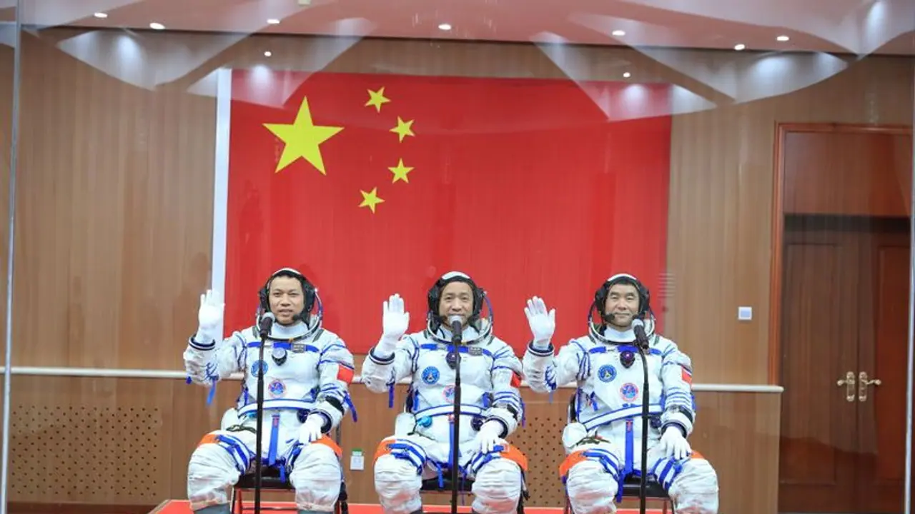 Shenzhou 13 6 ತಿಂಗಳ ಯಶಸ್ವಿ ಕಾರ್ಯಾಚರಣೆ: ಬಾಹ್ಯಾಕಾಶದಿಂದ ಭೂಮಿಗೆ ಮರಳಿದ ಚೀನಾದ ಮೂವರು ಗಗನಯಾತ್ರಿಗಳು Shenzhou 13 6 ತಿಂಗಳ ಯಶಸ್ವಿ ಕಾರ್ಯಾಚರಣೆ: ಬಾಹ್ಯಾಕಾಶದಿಂದ ಭೂಮಿಗೆ ಮರಳಿದ ಚೀನಾದ ಮೂವರು ಗಗನಯಾತ್ರಿಗಳು