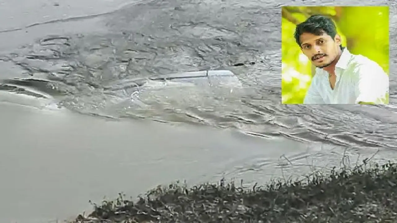 కేఈబీ కెనాల్ లోకి దూసుకెళ్లిన ఇన్నోవా కారు, ఒకరు మృతి.. (వీడియో) కేఈబీ కెనాల్ లోకి దూసుకెళ్లిన ఇన్నోవా కారు, ఒకరు మృతి.. (వీడియో)