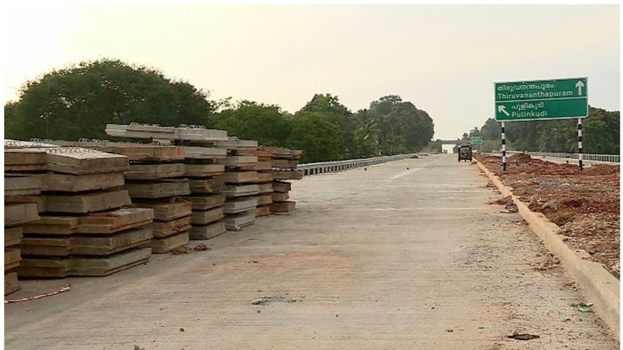 കാരോട് കഴക്കൂട്ടം ബൈപ്പാസ്; ഡിസംബറില് പൂര്ത്തിയാക്കണമെന്ന് കരാര്, സാവകാശം തേടാന് കമ്പനി കാരോട് കഴക്കൂട്ടം ബൈപ്പാസ്; ഡിസംബറില് പൂര്ത്തിയാക്കണമെന്ന് കരാര്, സാവകാശം തേടാന് കമ്പനി