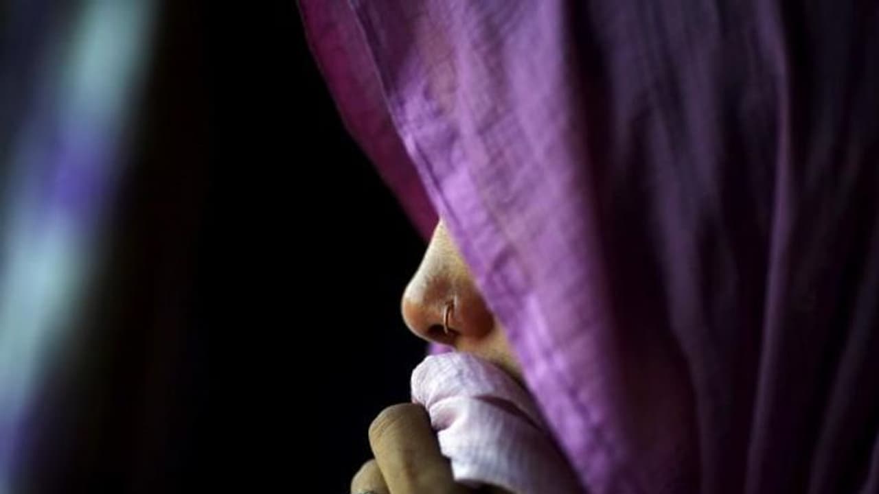 পিসতুতো দাদার সঙ্গে পরকীয়া, স্বামীকে মাথা থেঁতলে খুন স্ত্রীর পিসতুতো দাদার সঙ্গে পরকীয়া, স্বামীকে মাথা থেঁতলে খুন স্ত্রীর