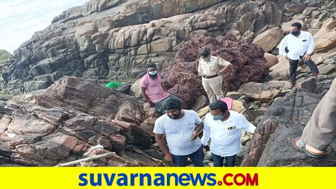 ಉಯಿಲಮುಡಿ ಕಡಲ ತೀರದಲ್ಲಿ ಕೊಳೆತ ಸ್ಥಿತಿಯಲ್ಲಿ ದಂಪತಿಯ ಮೃತದೇಹ ಪತ್ತೆ ಉಯಿಲಮುಡಿ ಕಡಲ ತೀರದಲ್ಲಿ ಕೊಳೆತ ಸ್ಥಿತಿಯಲ್ಲಿ ದಂಪತಿಯ ಮೃತದೇಹ ಪತ್ತೆ