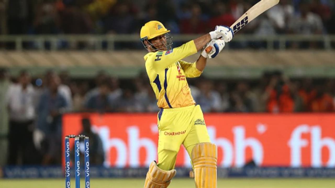 একের পর এক চার ছয়, মুম্বইয়ের বিরুদ্ধে নামার আগে ব্যাট হাতে 'হুঙ্কার' ধোনির, দেখুন ভিডিও একের পর এক চার ছয়, মুম্বইয়ের বিরুদ্ধে নামার আগে ব্যাট হাতে 'হুঙ্কার' ধোনির, দেখুন ভিডিও