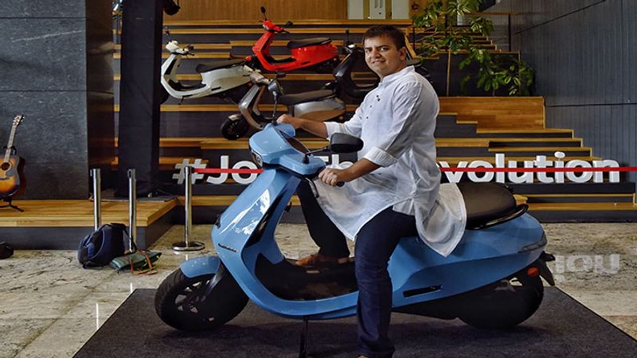 Ola Eletric की जैसे तैसे हुई डिलीवरी, ग्राहकों के पास पहुंचते ही वापस ले जाने की मांग, देखें वजह Ola Eletric की जैसे तैसे हुई डिलीवरी, ग्राहकों के पास पहुंचते ही वापस ले जाने की मांग, देखें वजह