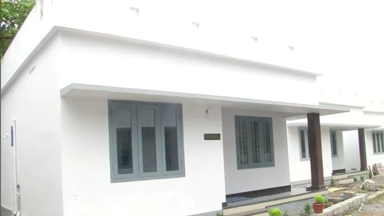 शिक्षा के साथ बेघर को घर भी दे रहीं यह शिक्षिकाएं: छह साल में 150 से अधिक बेघरों का घर बनवाया