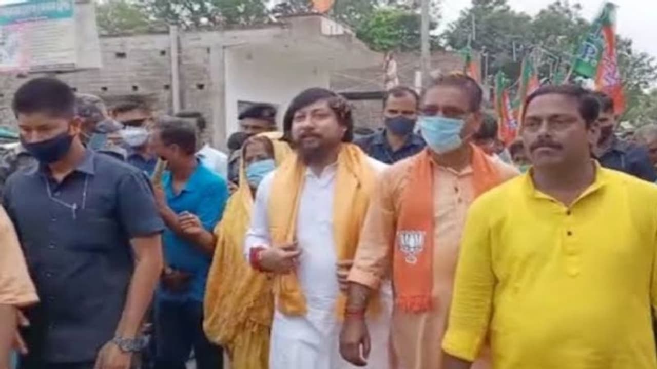 'রাজ্যের পরিস্থিতি জেনেও তৃণমূল নেত্রী চুপচাপ বসে খেলা দেখছেন', জঙ্গিপুর সফরে মমতাকে আক্রমণ নিশীথের