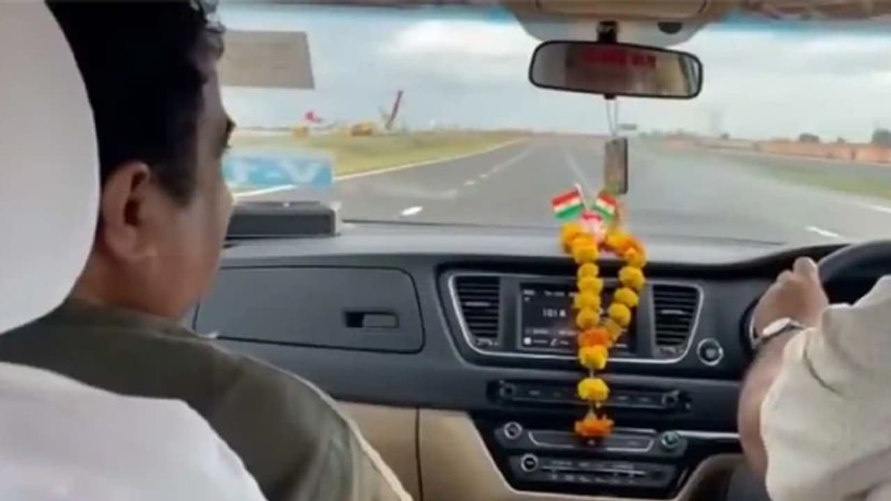 ದಿಲ್ಲಿ ಮುಂಬೈ ಎಕ್ಸ್ಪ್ರೆಸ್ ಹೈವೇಯಲ್ಲಿ ಗಡ್ಕರಿ 170 ಕಿ.ಮೀ. ವೇಗದ ಟೆಸ್ಟ್ ಡ್ರೈವ್! ದಿಲ್ಲಿ ಮುಂಬೈ ಎಕ್ಸ್ಪ್ರೆಸ್ ಹೈವೇಯಲ್ಲಿ ಗಡ್ಕರಿ 170 ಕಿ.ಮೀ. ವೇಗದ ಟೆಸ್ಟ್ ಡ್ರೈವ್!