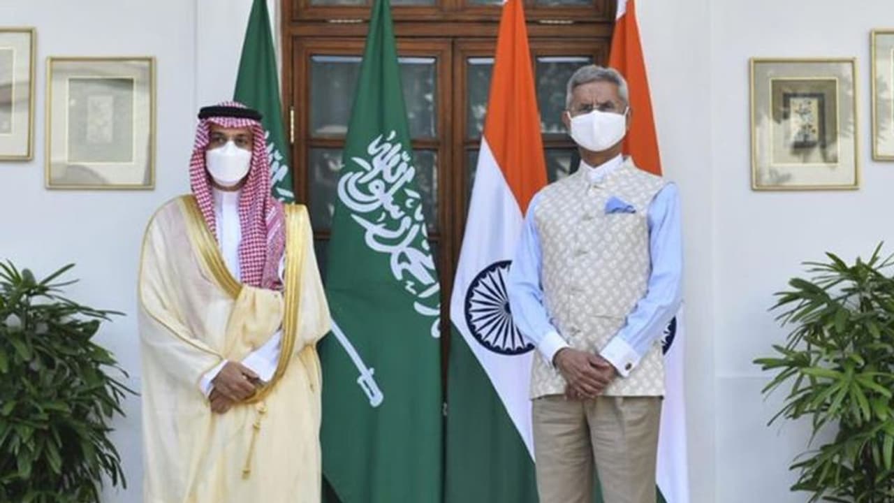 सऊदी अरब के विदेश मंत्री और डॉ. एस जयशंकर के बीच मुलाकात, अफगानिस्तान के मुद्दे पर हुई चर्चा सऊदी अरब के विदेश मंत्री और डॉ. एस जयशंकर के बीच मुलाकात, अफगानिस्तान के मुद्दे पर हुई चर्चा