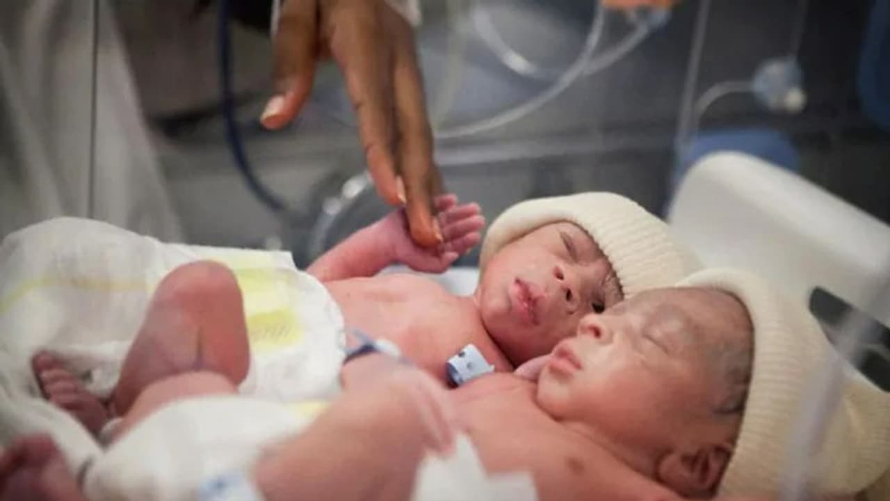 मौत के 2 साल बाद वापस आ गई दो जुड़वा बहनें! कपल ने बताई जन्म मौत की पूरी मिस्ट्री मौत के 2 साल बाद वापस आ गई दो जुड़वा बहनें! कपल ने बताई जन्म मौत की पूरी मिस्ट्री