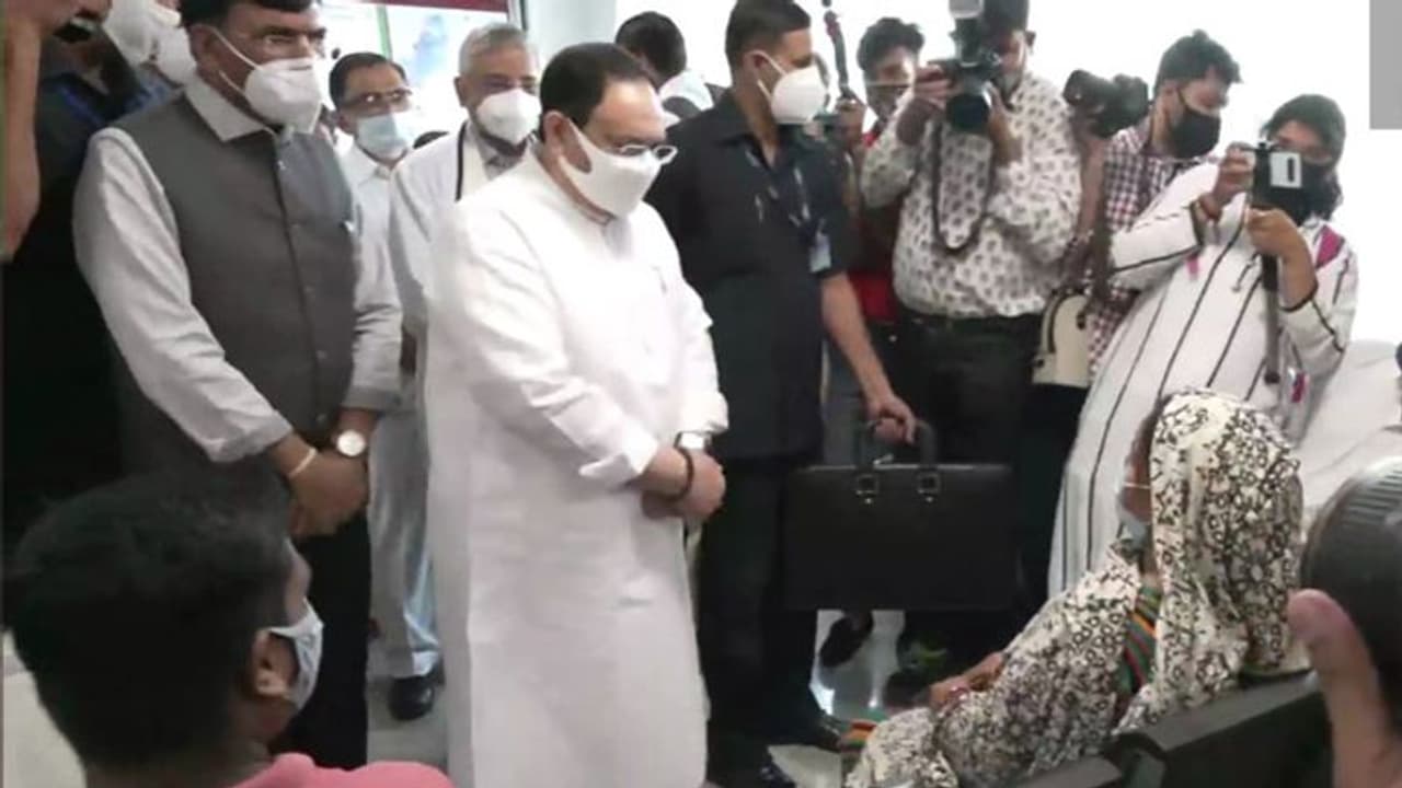 देश में वैक्सीनेशन 84 करोड़ के पार; BJP अध्यक्ष ने विपक्षी पार्टियों के बयानों को बताया मजाक; दिया यह 'डोज' देश में वैक्सीनेशन 84 करोड़ के पार; BJP अध्यक्ष ने विपक्षी पार्टियों के बयानों को बताया मजाक; दिया यह 'डोज'