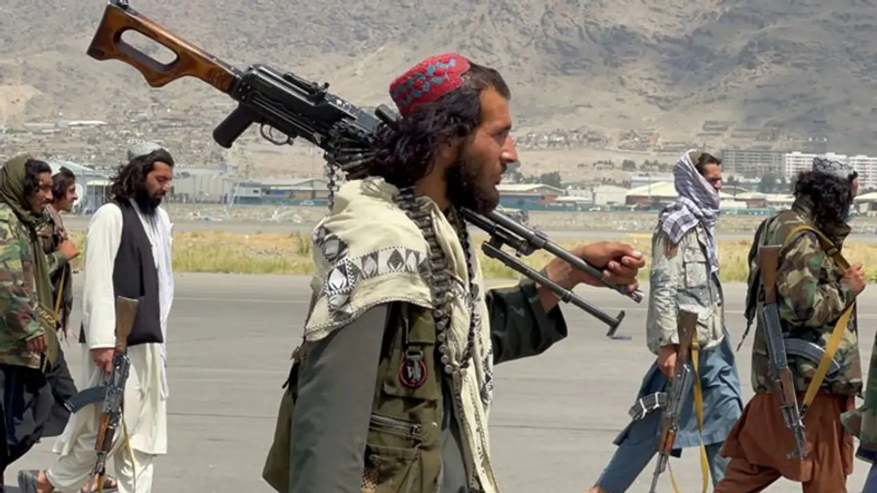 तालिबान ने सिखों के पवित्र 'करता परवन गुरुद्वारे' पर बोला हमला, तोड़फोड़ के बाद बनाया कइयों को बंधक तालिबान ने सिखों के पवित्र 'करता परवन गुरुद्वारे' पर बोला हमला, तोड़फोड़ के बाद बनाया कइयों को बंधक