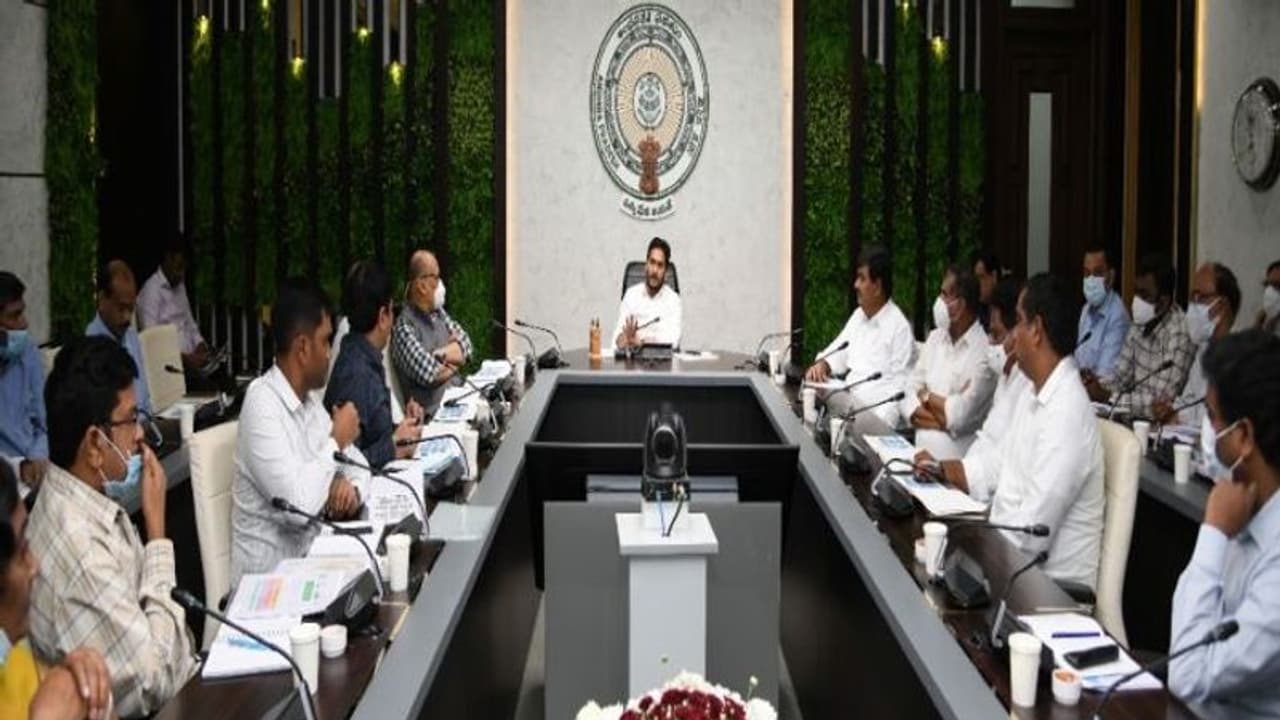 ఏపీ ప్రజలకు శుభవార్త...వన్ టైం సెటిల్ మెంట్ తో ఆ ఇళ్లపై సర్వహక్కులు... జగన్ కీలక నిర్ణయం ఏపీ ప్రజలకు శుభవార్త...వన్ టైం సెటిల్ మెంట్ తో ఆ ఇళ్లపై సర్వహక్కులు... జగన్ కీలక నిర్ణయం