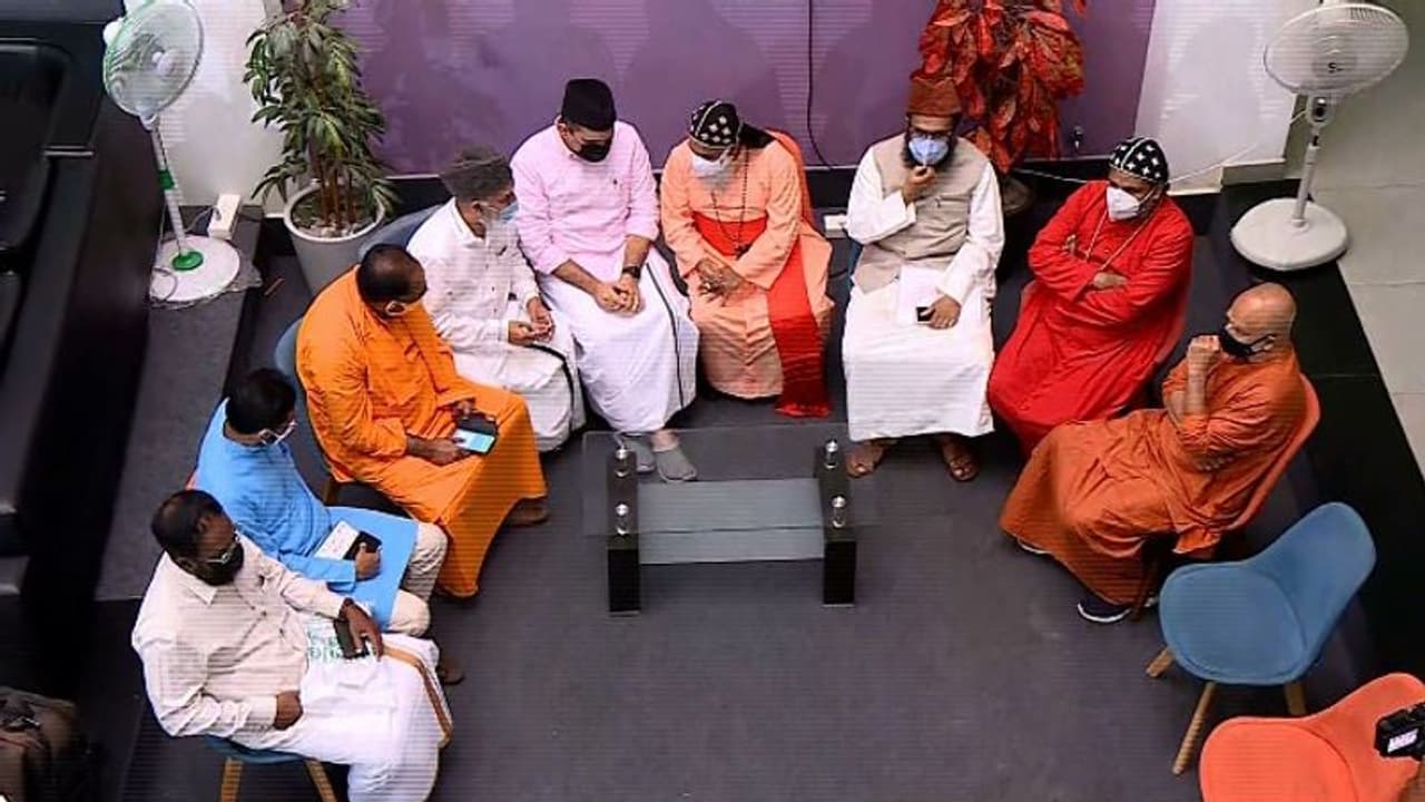 മതമേലധ്യക്ഷന്മാരുടെ യോഗത്തിൽ പ്രമുഖരുടെ അസാന്നിധ്യം; കർദ്ദിനാൾ മാർ ക്ലിമിസ് വിളിച്ച യോഗം പുരോഗമിക്കുന്നു മതമേലധ്യക്ഷന്മാരുടെ യോഗത്തിൽ പ്രമുഖരുടെ അസാന്നിധ്യം; കർദ്ദിനാൾ മാർ ക്ലിമിസ് വിളിച്ച യോഗം പുരോഗമിക്കുന്നു