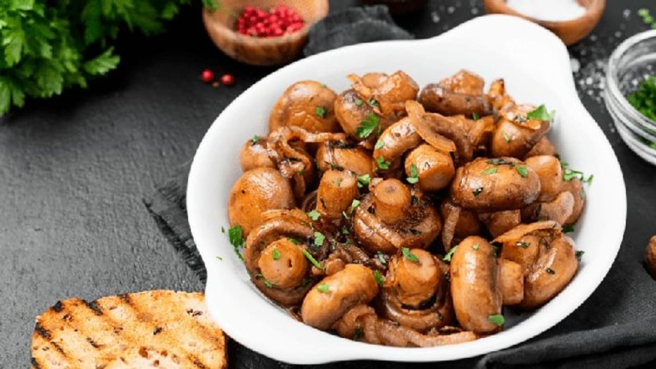 കൂണ് ഇഷ്ടമാണോ? ഇത് ശരീരത്തിന് പ്രത്യേകിച്ച് ഗുണം നല്കുന്നുവോ? കൂണ് ഇഷ്ടമാണോ? ഇത് ശരീരത്തിന് പ്രത്യേകിച്ച് ഗുണം നല്കുന്നുവോ?