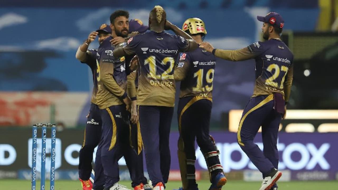 বরুণের ভেলকি ও রাসেলের মাসেলে কুপকাত আরসিবি, কেকেআরের টার্গেট মাত্র ৯৩ রান বরুণের ভেলকি ও রাসেলের মাসেলে কুপকাত আরসিবি, কেকেআরের টার্গেট মাত্র ৯৩ রান