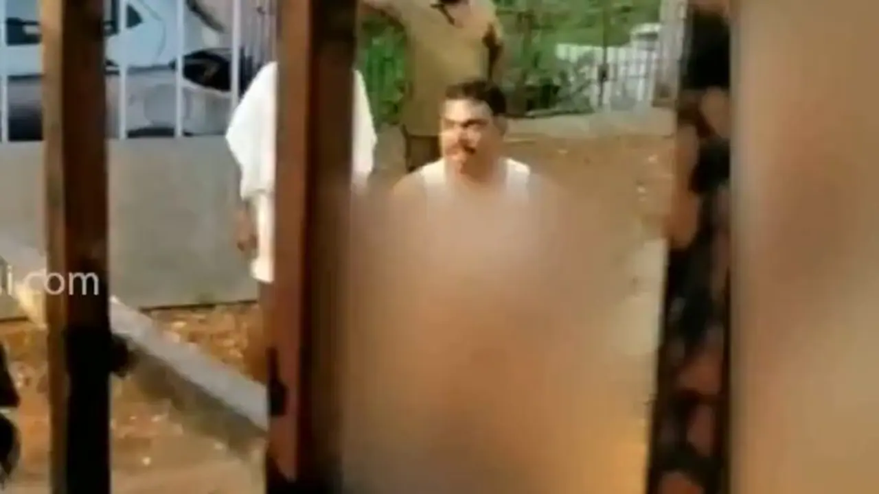 அடச்சீ.. பெண்கள் முன்னிலையில் நிர்வாணமாக நின்று போலீஸ்காரர் அட்டூழியம்.. சமூக வலைதளத்தில் வைரலாகும் வீடியோ.. அடச்சீ.. பெண்கள் முன்னிலையில் நிர்வாணமாக நின்று போலீஸ்காரர் அட்டூழியம்.. சமூக வலைதளத்தில் வைரலாகும் வீடியோ..