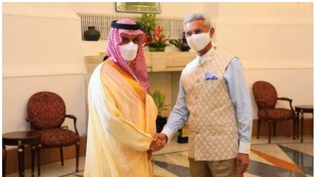 സൗദി ഇന്ത്യന് വിദേശകാര്യ മന്ത്രിമാര് കൂടിക്കാഴ്ച നടത്തി സൗദി ഇന്ത്യന് വിദേശകാര്യ മന്ത്രിമാര് കൂടിക്കാഴ്ച നടത്തി