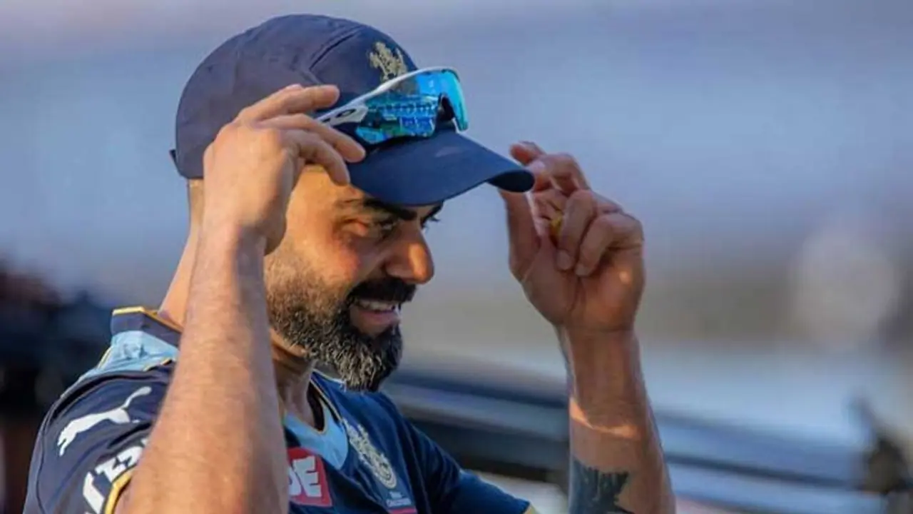 కెప్టెన్సీపై కోహ్లీకి రవిశాస్త్రి ఆరు నెలల క్రితమే ఆ సలహా ఇచ్చాడు..! కెప్టెన్సీపై కోహ్లీకి రవిశాస్త్రి ఆరు నెలల క్రితమే ఆ సలహా ఇచ్చాడు..!