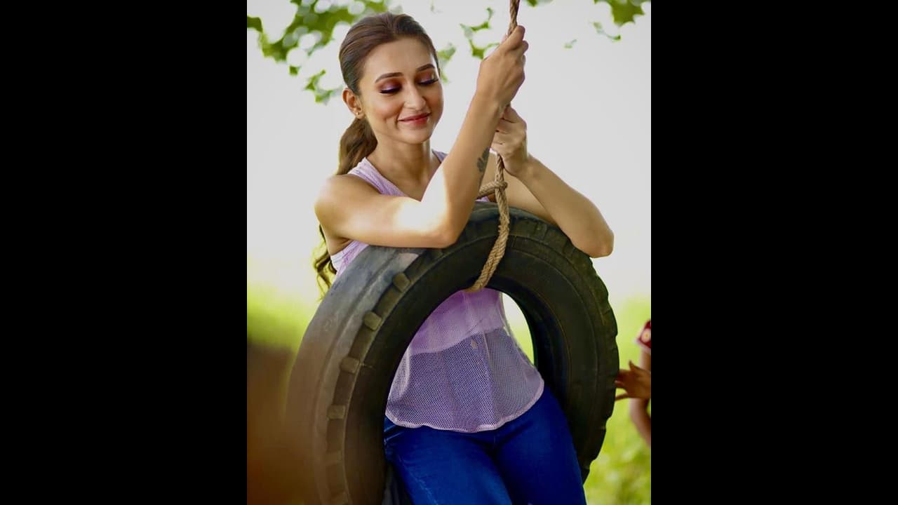 ক্রিসমাসের রাতে মধ্য কলকাতার সিক্রেট সান্তা হলেন মিমি চক্রবর্তী,জনৈক ব্য়ক্তির মুঠোফোনে বন্দী সেই মুহুর্ত ক্রিসমাসের রাতে মধ্য কলকাতার সিক্রেট সান্তা হলেন মিমি চক্রবর্তী,জনৈক ব্য়ক্তির মুঠোফোনে বন্দী সেই মুহুর্ত