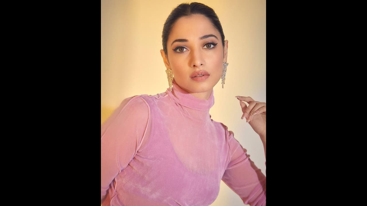 Tamannah: తగ్గేదేలే అంటున్న తమన్నా, నిర్మాతపై కోర్టుకు వెళ్తోంది Tamannah: తగ్గేదేలే అంటున్న తమన్నా, నిర్మాతపై కోర్టుకు వెళ్తోంది