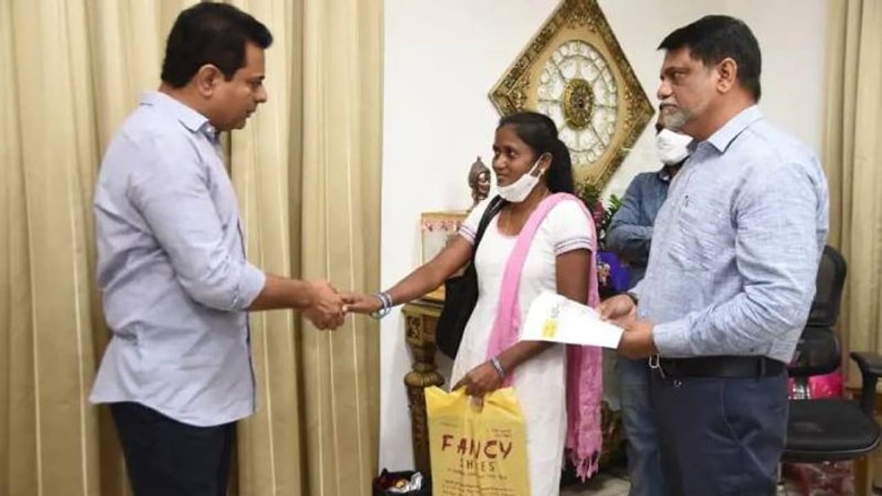 ശാസ്ത്രത്തിൽ ബിരുദാനന്തര ബിരുദം ഉണ്ടായിട്ടും തൂപ്പുകാരി, ഒടുവിൽ രജനി അസി. എന്റമോളജിസ്റ്റാവും? ശാസ്ത്രത്തിൽ ബിരുദാനന്തര ബിരുദം ഉണ്ടായിട്ടും തൂപ്പുകാരി, ഒടുവിൽ രജനി അസി. എന്റമോളജിസ്റ്റാവും?